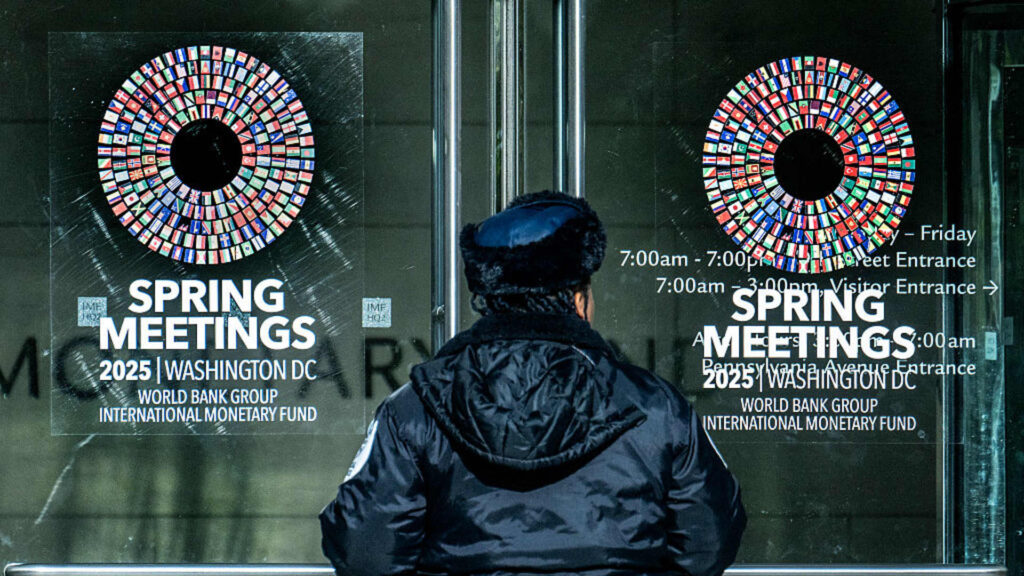 The Imf Sees Immersion Of Us Budget Deficits In 2025,