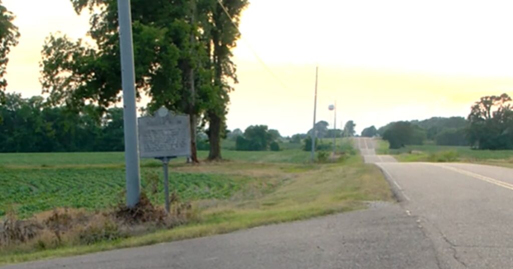 Agent Arrested Two Men Accused Of Helping Suspects In Tennessee