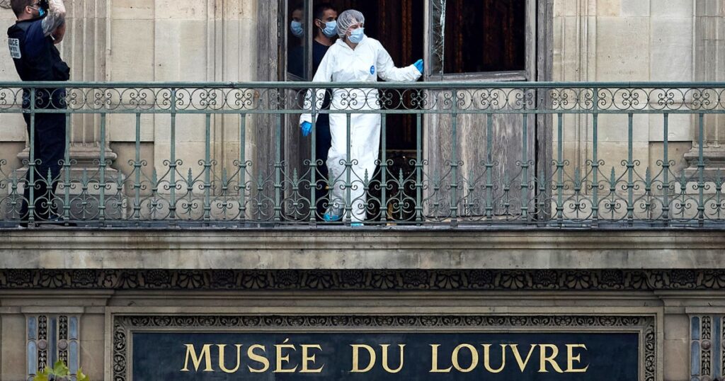 How a thief took 7 minutes to steal the crown