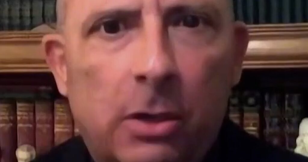 How does the mafia use modern technology to operate?