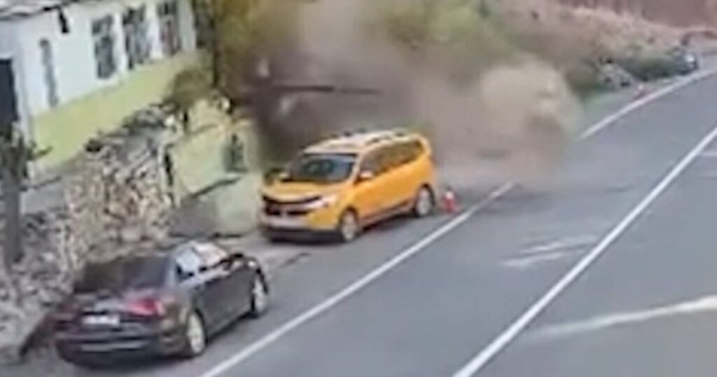 Man narrowly escapes from huge rock during landslide