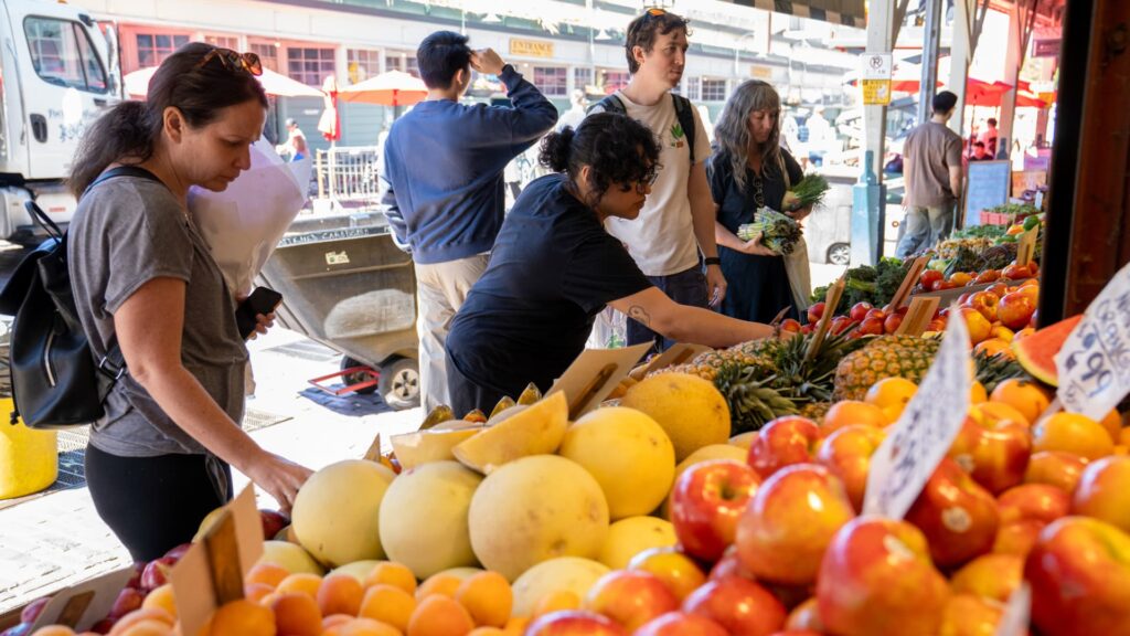 The disparity in economic views between high income and low income earners