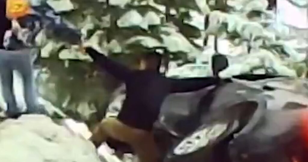 Good samaritan rescues family from mountain road accident