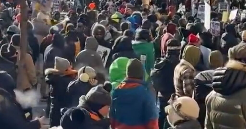 Thousands protest ice in minnesota