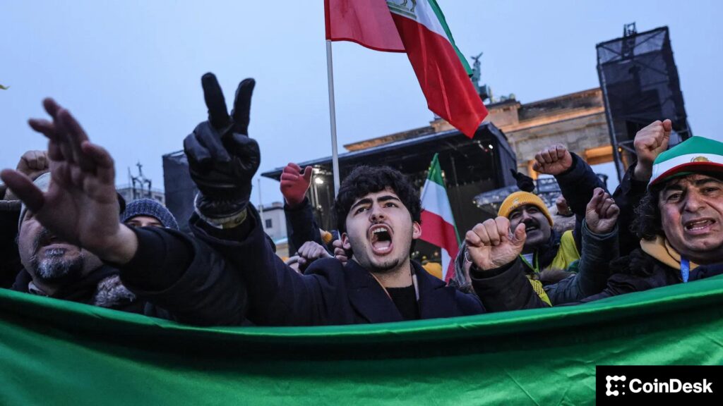 Iranian rial collapse reflects lebanese crisis and drives people to