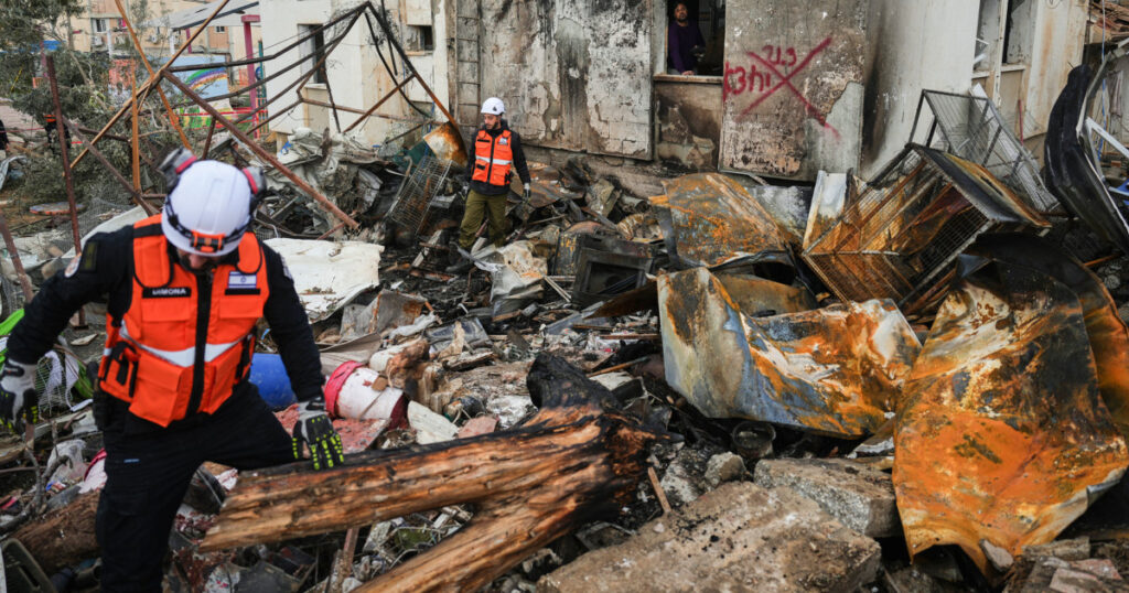 Deadly clash in laguardia, trump and iranian trade threats over