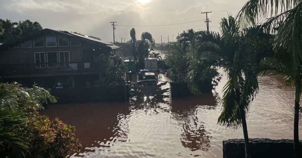 Evacuation ordered on oahu as floods threaten to rupture dam