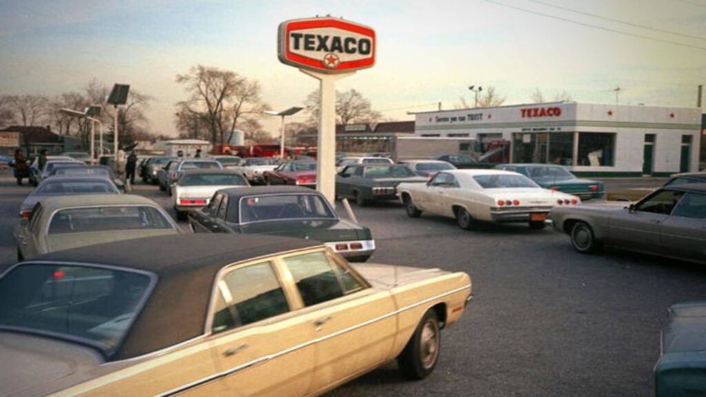 How is the iranian oil crisis different from the stagflation