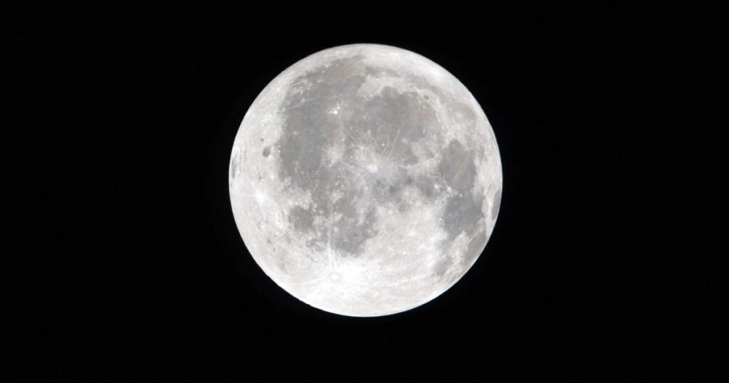 Artemis ii crew prepares to fly behind the moon