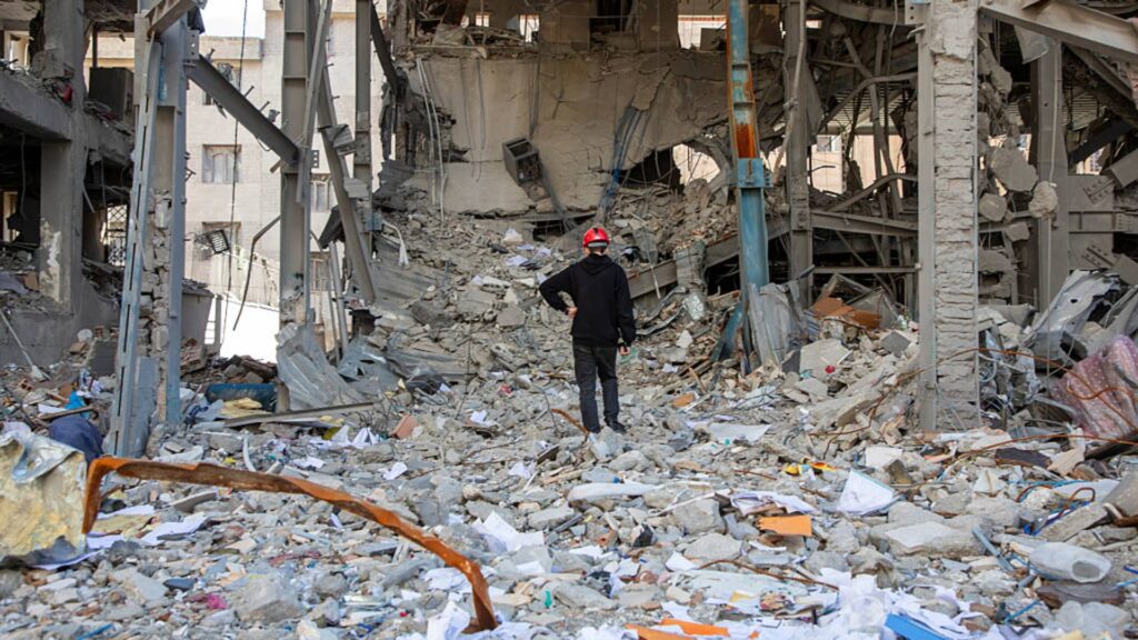 Central bankers and politicians warn of global risks as iran