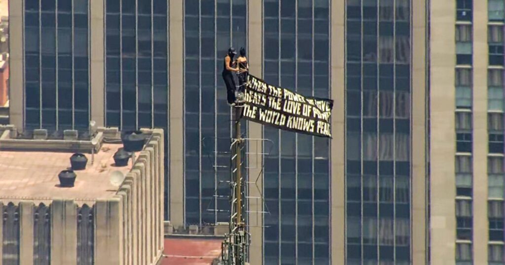 Daredevil couple faces reckless endangerment charges after climbing Empire State Daredevil couple faces reckless endangerment charges after climbing empire state