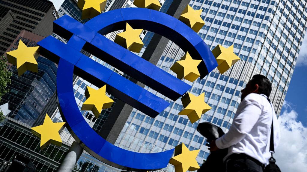 European Central Bank keeps key interest rate on hold at 2.5% European Central Bank keeps key interest rate on hold at